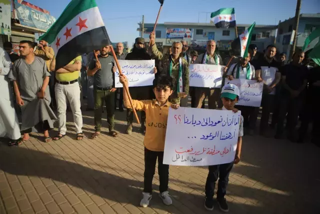 Cumhurbaşkanı Erdoğan'ın işaret ettiği Tel Rıfat'ta halk ayaklandı: YPG/PKK'ya karşı operasyon başlatın