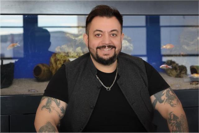 Şarkıcı Hüseyin Kağıt'ın konserinde kavga çıktı