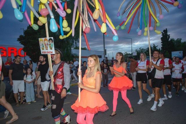 Kuşadası Sokak Festivali, dünyaca ünlü Rio karnavalına taş çıkarttı