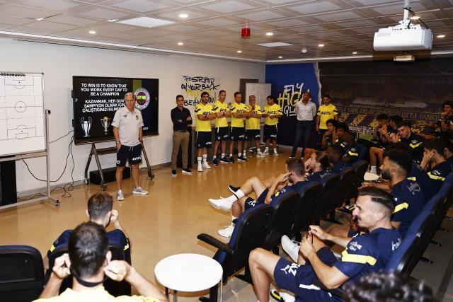 Fenerbahçe'de Jorge Jesus devrimi! Futbolcularla yaptığı toplantıda söylediği söz sosyal medya gündemine oturdu