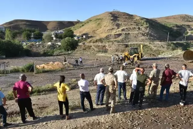 Batman'da sulama kanalının sifonu patladı, 120 ton buğday suya kapıldı