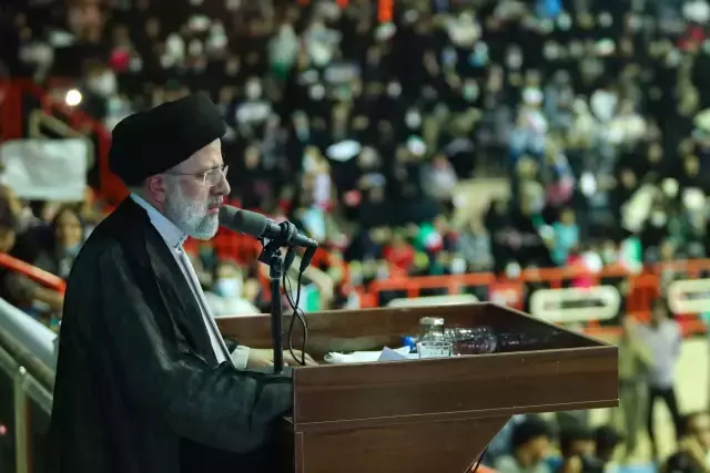İran Cumhurbaşkanı Reisi'den binlerce kişinin önünde ABD'ye tehdit! Salon destek verdi