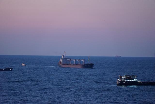 Türkiye'nin ön ayak olduğu tahıl sevkiyatına yönelik ilk gemi İstanbul açıklarına ulaştı