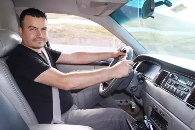 Fransa'da yaşayan gurbetçi, Kayseri'deki köyüne limuzinle gitti