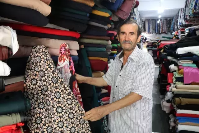 Samsunlu esnaf bunu hiç beklemiyordu! Dükkanının camına astığı yazı sonrası işleri açıldı