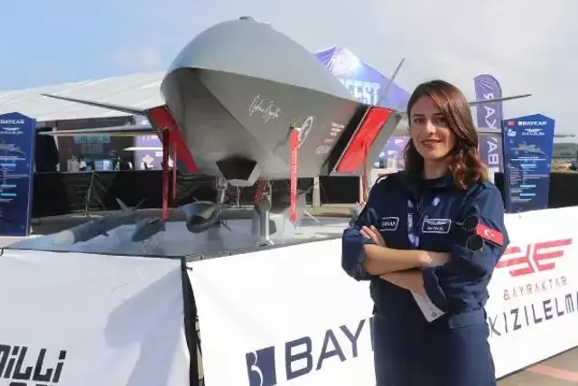 Bayraktar'ın pilot eğitmeni KIZILELMA'yı anlattı; ilk uçuş 2023'te