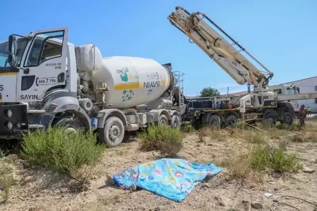 Şoförün cenazesi kaldırılmadan mikserdeki beton harcını almaya başka bir araç geldi