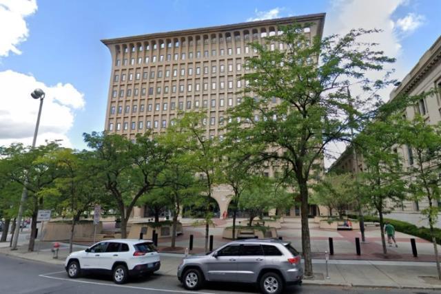 6 yaşındaki kızını spor ayakkabısı karşılığında internetten tanıştığı sapığa sattı