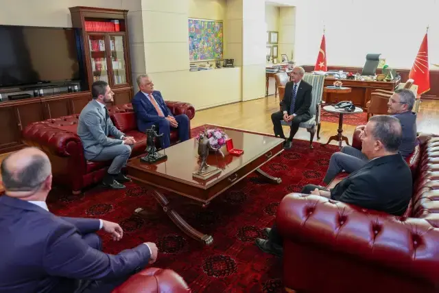 AK Parti kurucu üyesi ve eski milletvekili Fehmi Öztunç CHP'ye katıldı