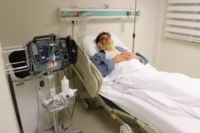 2 ay sonra intikam almaya geldiler! Tartışma sonrası beyaz kod veren doktoru bulup sopalarla dövdüler