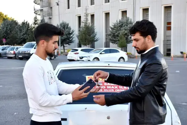 Son model iPhone ile aracını takas etti: Telefonu alacak gücüm yoktu