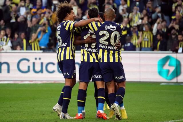 Kadıköy'de soğuk duş! 10 kişi Fenerbahçe, Giresunspor'a mağlup oldu