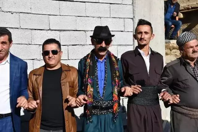 ŞIRNAK'TA 5 BİN KİŞİLİK AŞİRET DÜĞÜNÜ; 500 BİN TL VE 300 BİN TL'LİK ALTIN TAKILDI