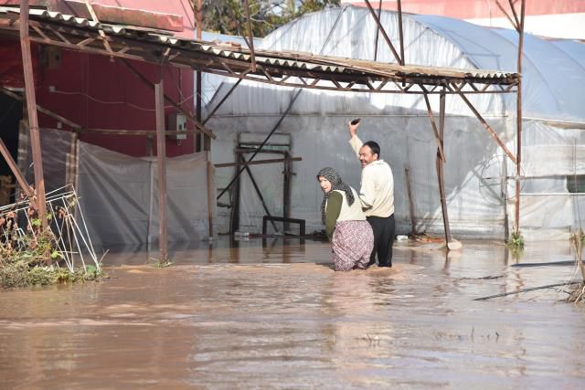 Son Dakika: Antalya'da selin bilançosu: 100 konut, 497 araç ve 12 bin 500 dönüm sera hasar gördü