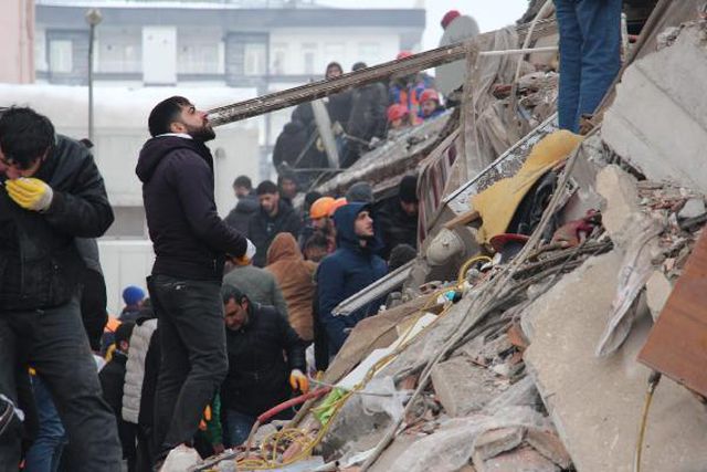İSKENDERUN DEVLET HASTANESİ'NİN YOĞUN BAKIM BİNASI ÇÖKTÜ