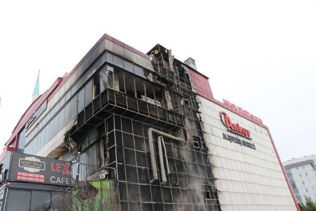 Ankara'da AVM'de yangın paniği