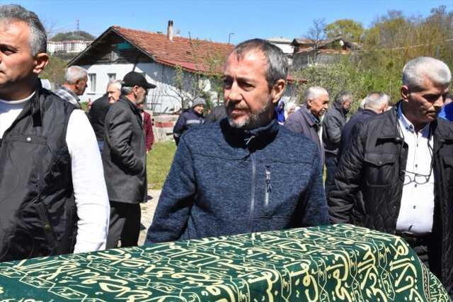 Oyuncu Şehsuvar Aktaş'ın babası ve üvey annesi son yolculuklarına uğurlandı