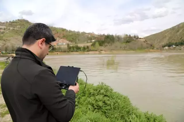 Munzur Çayı'na düşen 3 genç, bin personelle aranıyor