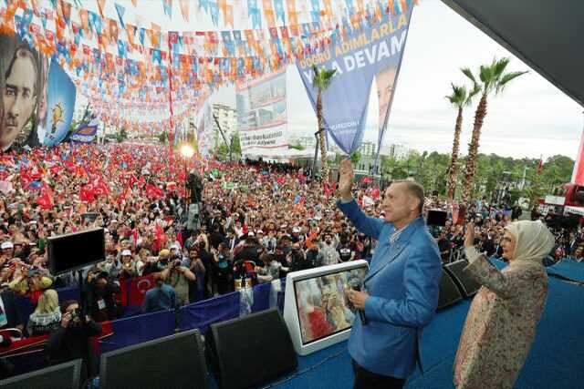 Cumhurbaşkanı Erdoğan'dan Mersin'de gövde gösterisi: Burada 80 bin kişi var, demek ki gümbür gümbür sandığa gidiyoruz