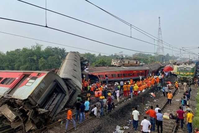 Hindistan'da Tren Kazası: 233 Ölü, 900'den Fazla Yaralı
