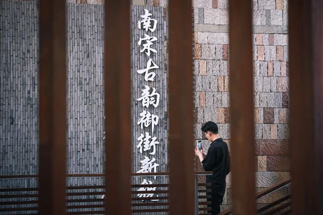 Çin'in Hangzhou Kenti Zengin Kültürü ve Doğal Güzellikleriyle Büyülüyor