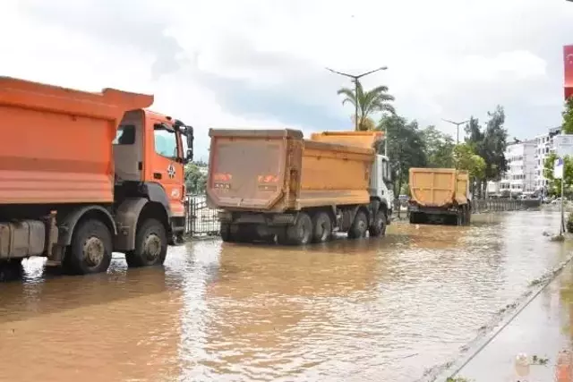 Ordu sele teslim! Yollar kapandı, toprak dolan iş yerleri kullanılamaz hale geldi