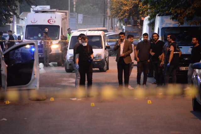 Diyarbakır'da iki aile arasında çıkan silahlı kavgada 3 kişi öldü, 1 kişi yaralandı
