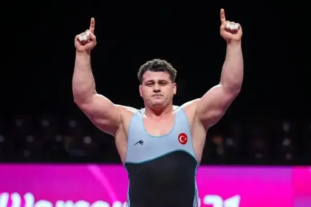 Rıza Kayaalp 2023 Dünya Güreş Şampiyonası'nda dünya ikincisi oldu