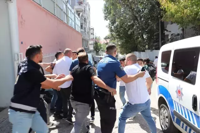 CHP Siirt İl Başkanlığı 38. Olağan Kongresi'nde Arbede Yaşandı