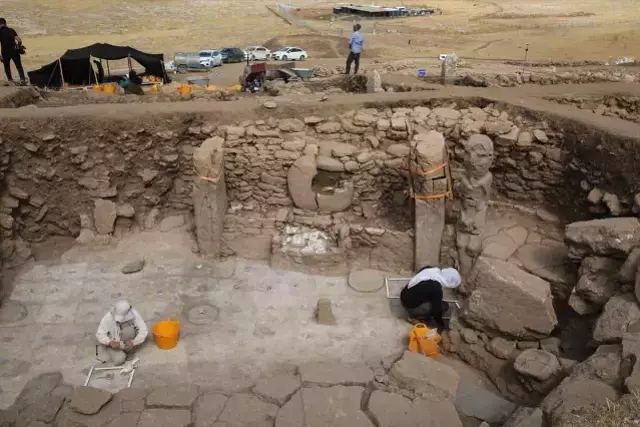 Şanlıurfa'da Neolitik Döneme Ait İnsan Heykeli Bulundu
