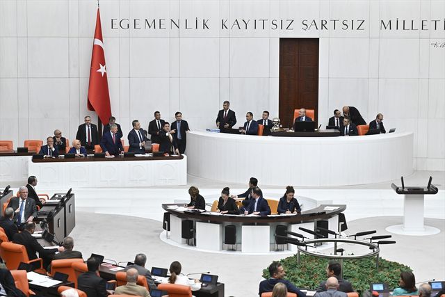 TBMM Genel Kurulu'nda Saadet Grubu'ndan oturma yeri protestosu