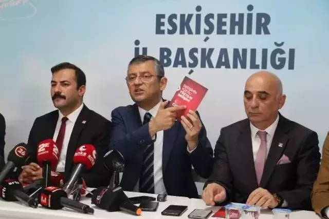 CHP'li Özel: Kapı önüne koymaları değil; babaevinin kapılarını açmayı vadediyorum