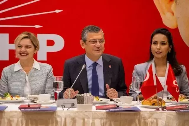 CHP'li Özel: Milletvekili grubunda yüzde 55'e 45, biz öndeyiz