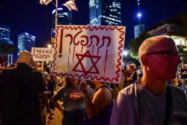 Netanyahu'ya istifa çağrısı yapan İsraillilerden protesto gösterisi: Çocuklarımızı eve getirin