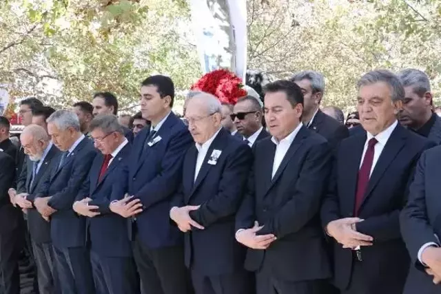 DEVA Partisi Genel Başkanı Ali Babacan'ın babası son yolculuğuna uğurlandı