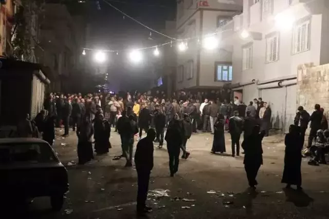 Sokak düğününü basan gelinin eski eşi ve yakınları ortalığı kan gölüne çevirdi: 1 ölü, 4 yaralı