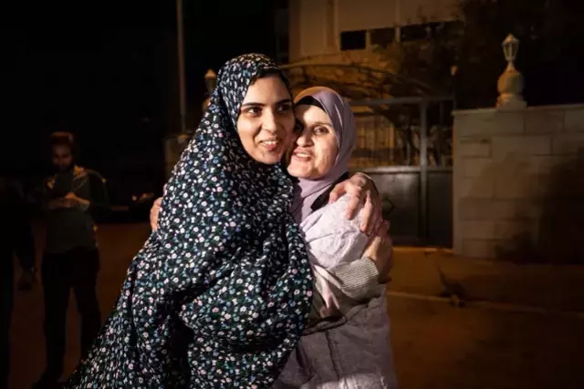 İsrail hapishanesinden serbest bırakılan Filistinli esir kadınlar AA'ya konuştu Açıklaması