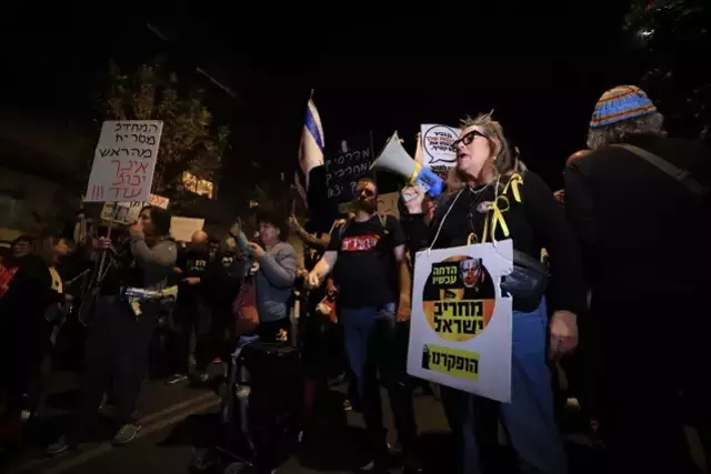 İsrailliler, Binyamin Netanyahu'nun evinin önüne kadar gidip çağrı yaptı: İstifa et