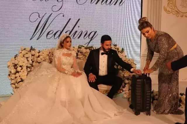 Şanlıurfa'da düğünde geline valiz dolusu altın takıldı