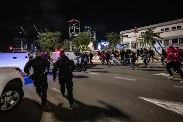 Tel Aviv'de erken seçim talebiyle gösteri düzenlendi