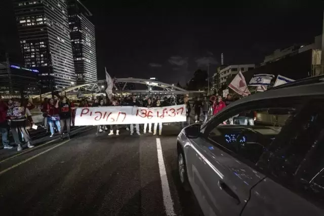 Tel Aviv'de erken seçim talebiyle gösteri düzenlendi