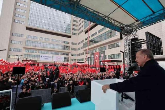 Cumhurbaşkanı Erdoğan: 15 bini hemşire olmak üzere 35 bin sağlık personeli daha alıyoruz