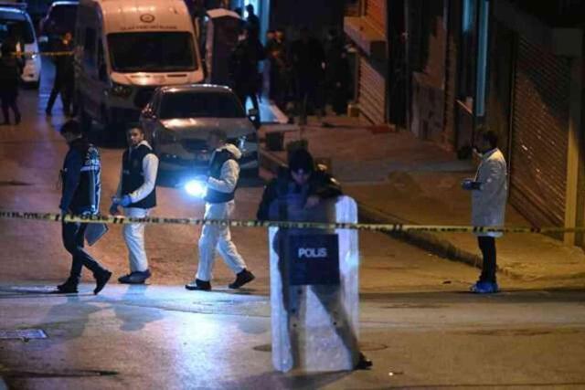 İstanbul Küçükçekmece'de AK Parti'nin seçim çalışmasına silahlı saldırı: 1 kişi yaralandı