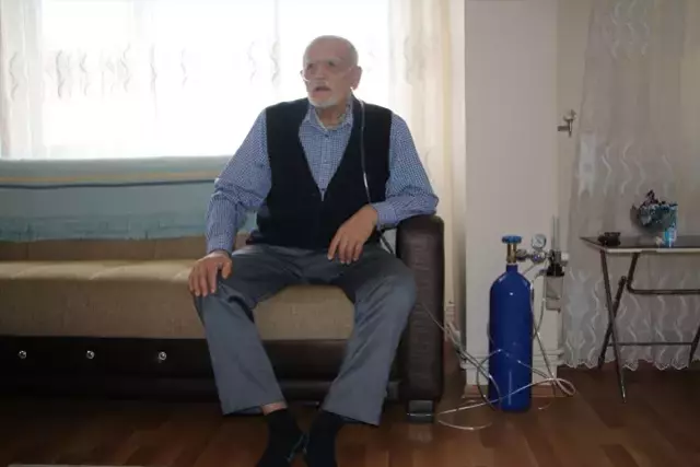 KOAH hastası apartman sahibi, sigara içen kiracılarını evden çıkardı: Sigara içmeyen kiracı aranıyor