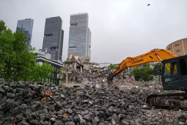 Halk arasında 'birinci şube' diye anılıyor! Sayısız olaya tanıklık eden emniyet müdürlüğü binası yıkıldı