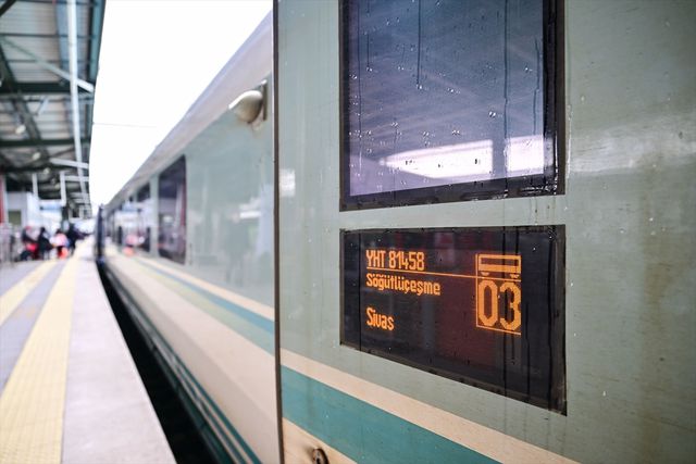 Seyahat süresi 7 saate düştü! İstanbul-Sivas yüksek hızlı tren seferleri başladı