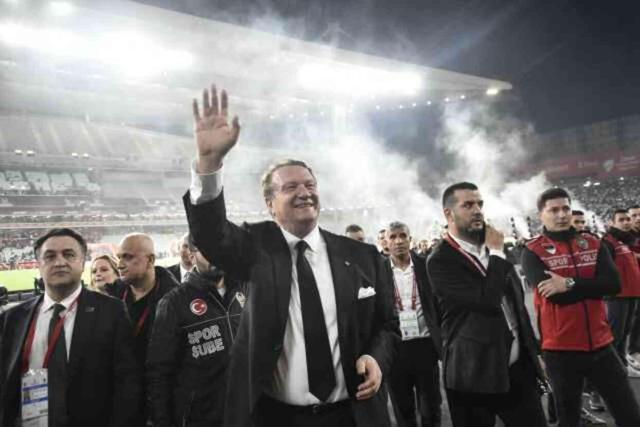 Bunu sadece 3 kişi yapabildi! Serdar Topraktepe'den tarihi başarı