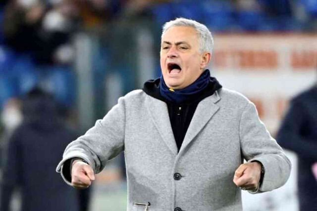 Mourinho, Fenerbahçeli taraftarlara seslendi: Kadıköy'de buluşuyoruz