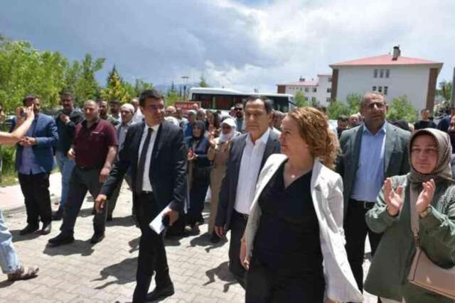 Cumhurbaşkanı Erdoğan'ın fotoğrafını indiren DEM Partili başkan ifade verdi