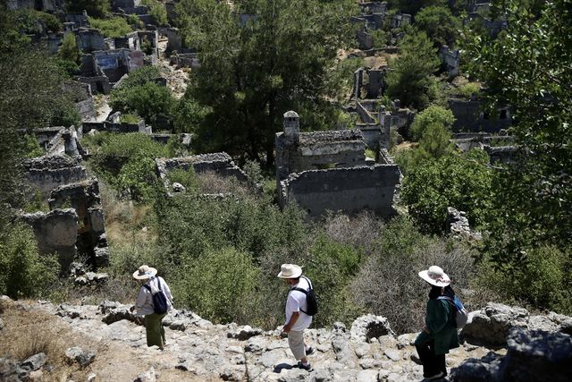 Manzarası da konumu da süper! Bu köyde 60 yıldır kimse yaşamıyor